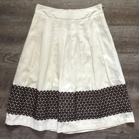 LOFT Dresses & Skirts - Embroidered Ann Taylor Loft Skirt
